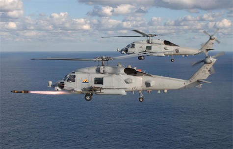 Máy bay trực thăng đa năng MH-60R của Hải quân Mỹ phóng tên lửa không đối đất